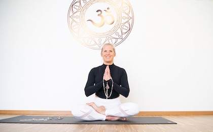 Daria's differenzierter Unterricht machen die Yoga Einheiten für alle Level zugänglich.